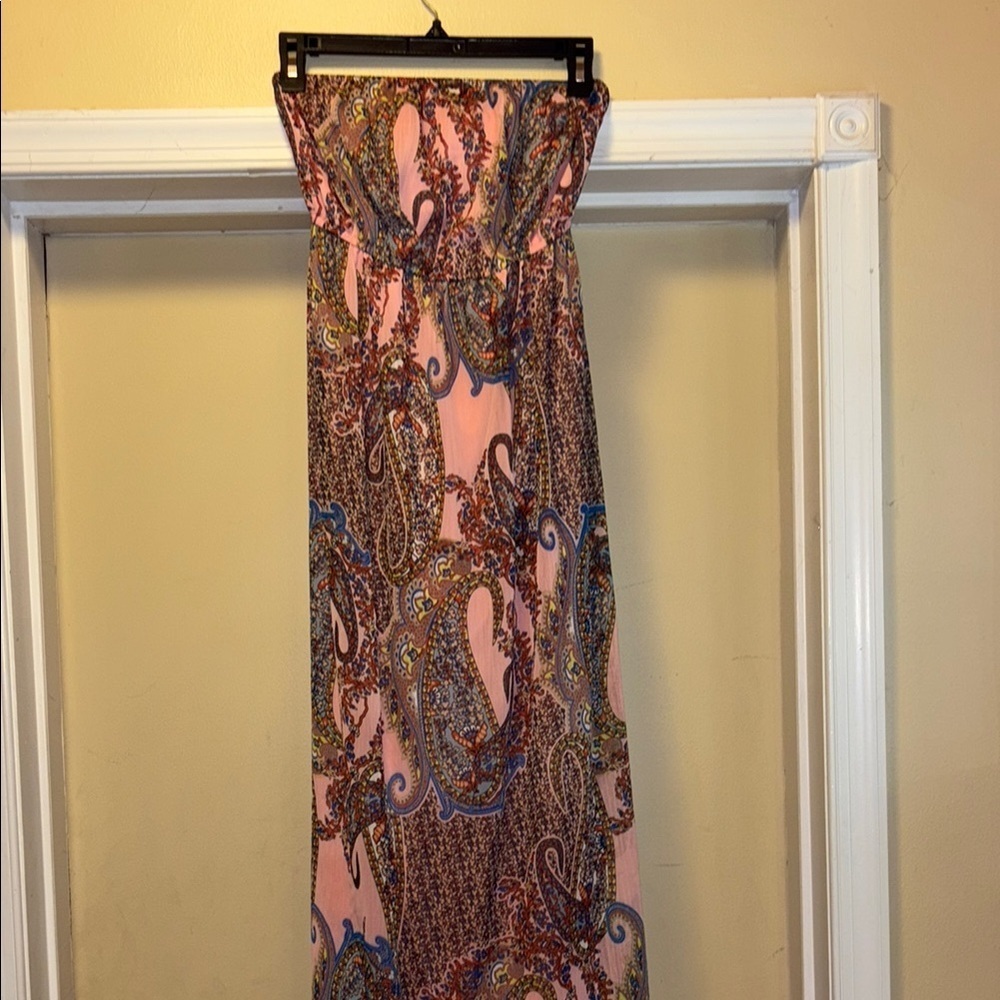 LOVE, FIRE STRAPLESS PINK PAISLEY MAXI DRESS ELASTIC TOP PEEP HOLE ON BACK CUTE